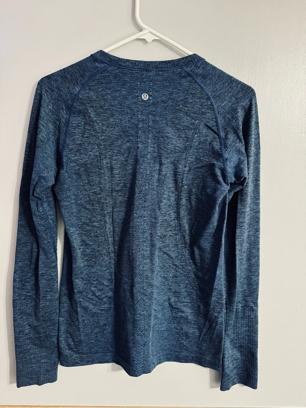 lululemon athletica Women's Heathered Blue Long-Sleeve Tee Size 8
